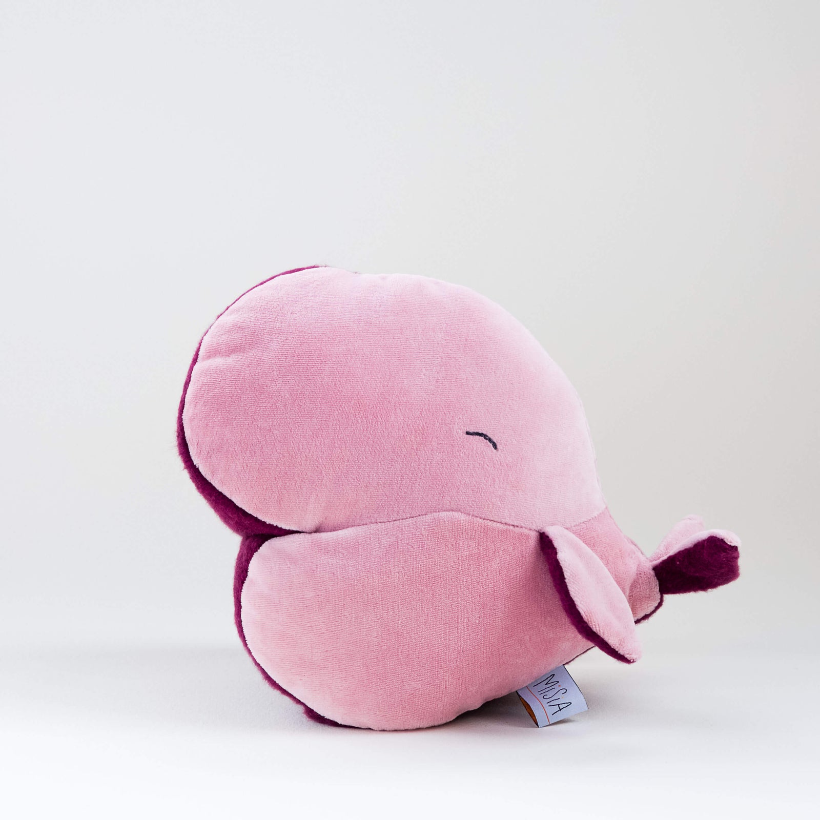 Ballena de amor. Muñeco de peluche hecho a mano con telas y relleno de algodón orgánico.