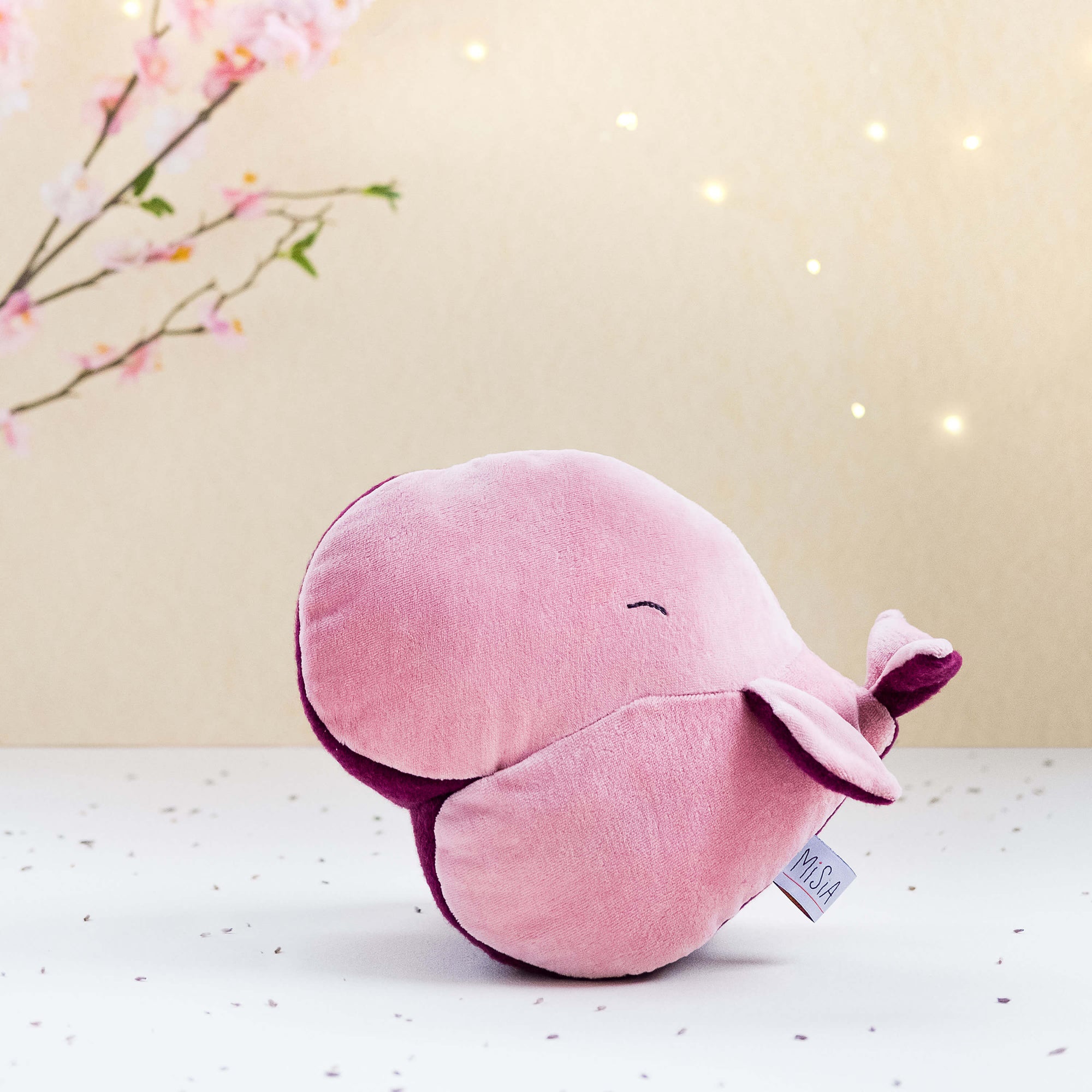 Ballena de amor. Muñeco de peluche hecho a mano con telas y relleno de algodón orgánico.