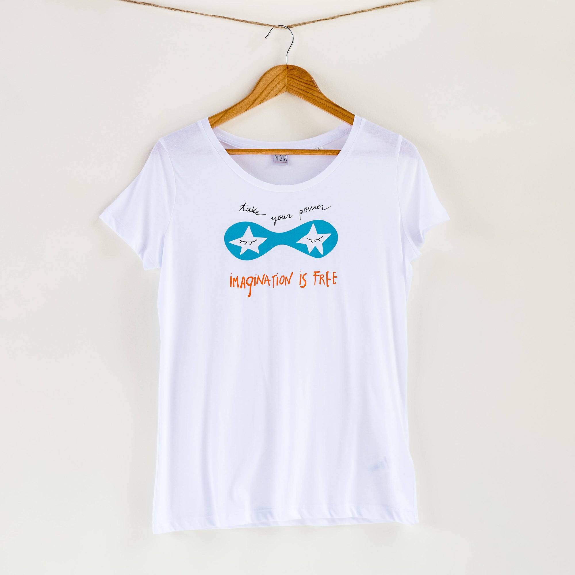 Camiseta rosa de mujer, de algodón orgánico y estampado a mano con tintas ecológicas. Serigrafía en color negro, azul y naranja.